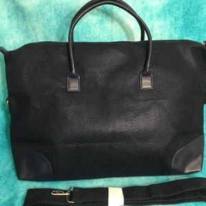 DSW Large Navy Felted Tote w/ Strap